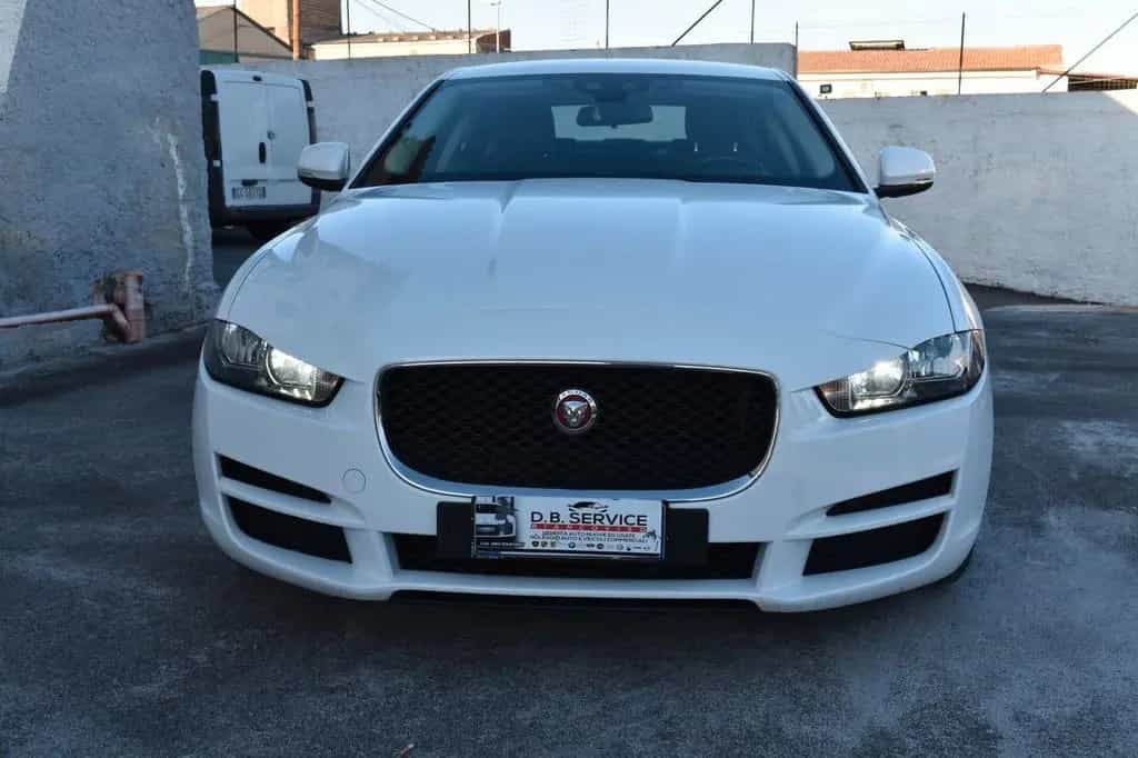 Jaguar XE 09/2016-photo-11