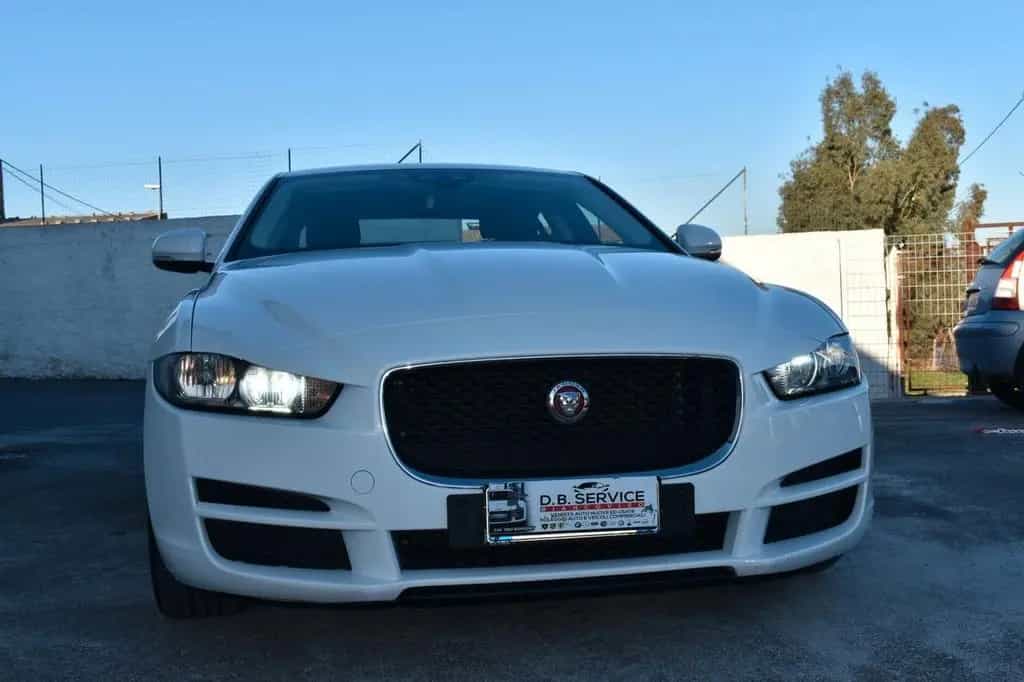 Jaguar XE 09/2016-photo-12