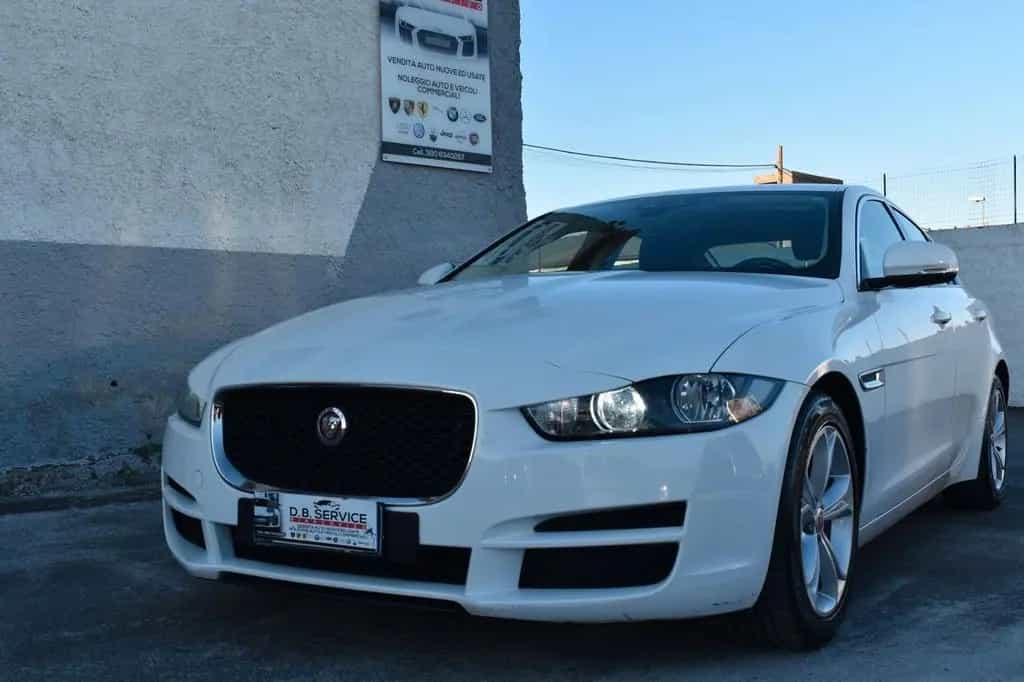 Jaguar XE 09/2016-photo-0