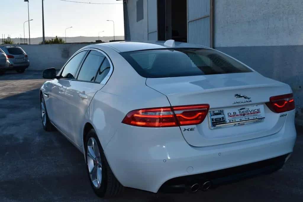 Jaguar XE 09/2016-photo-3
