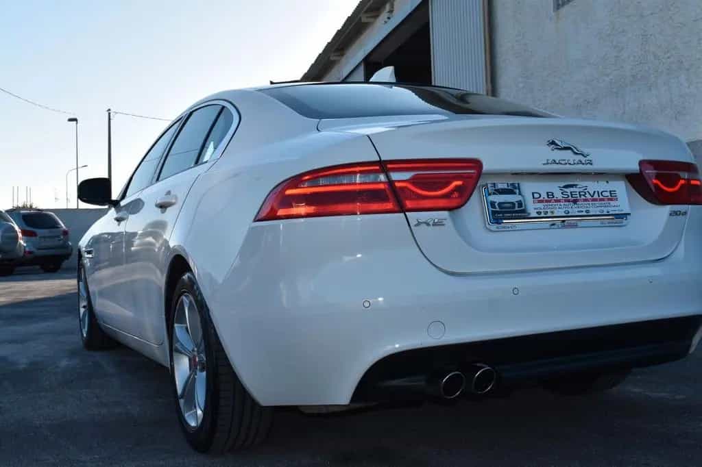 Jaguar XE 09/2016-photo-4