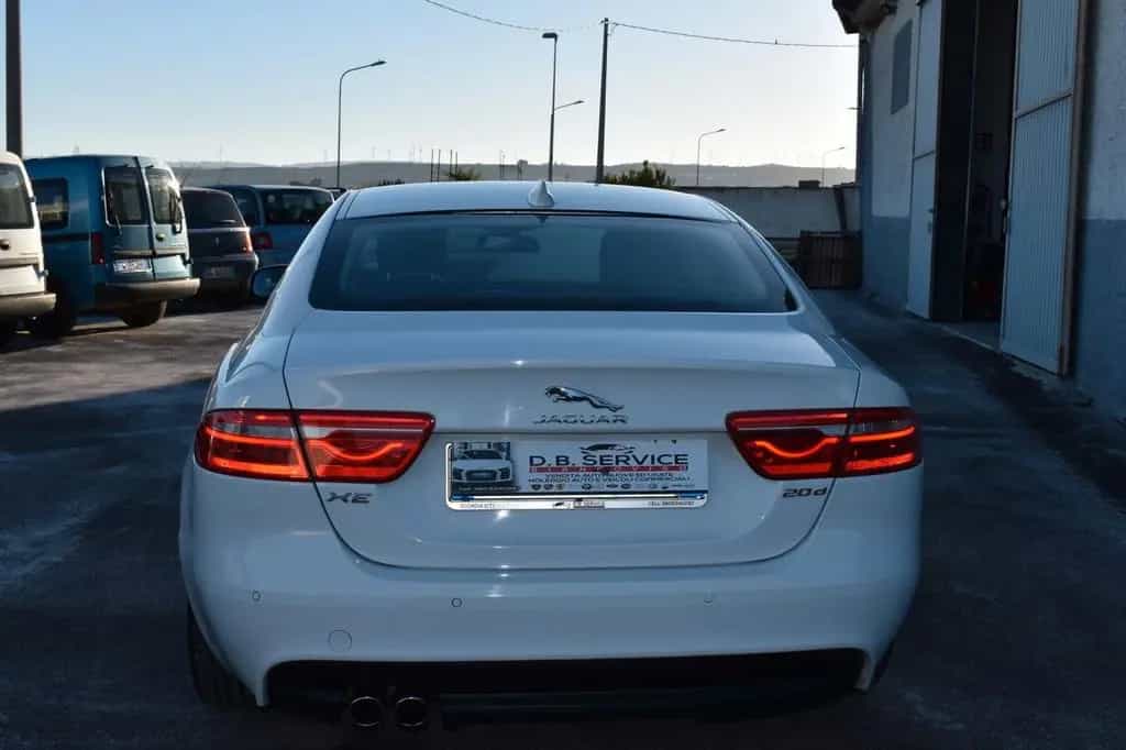 Jaguar XE 09/2016-photo-5