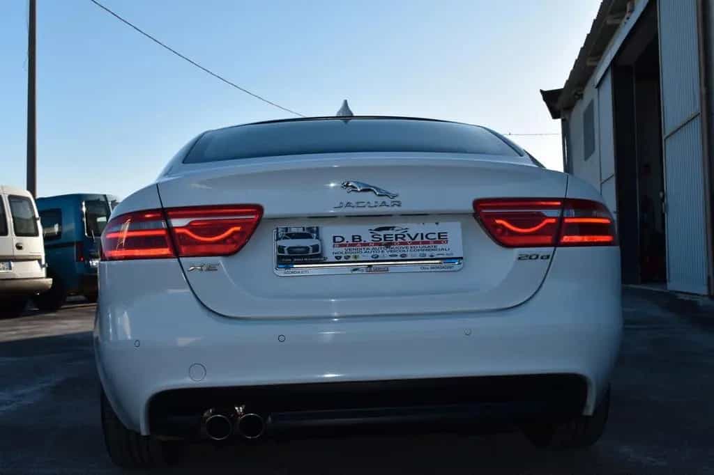 Jaguar XE 09/2016-photo-6