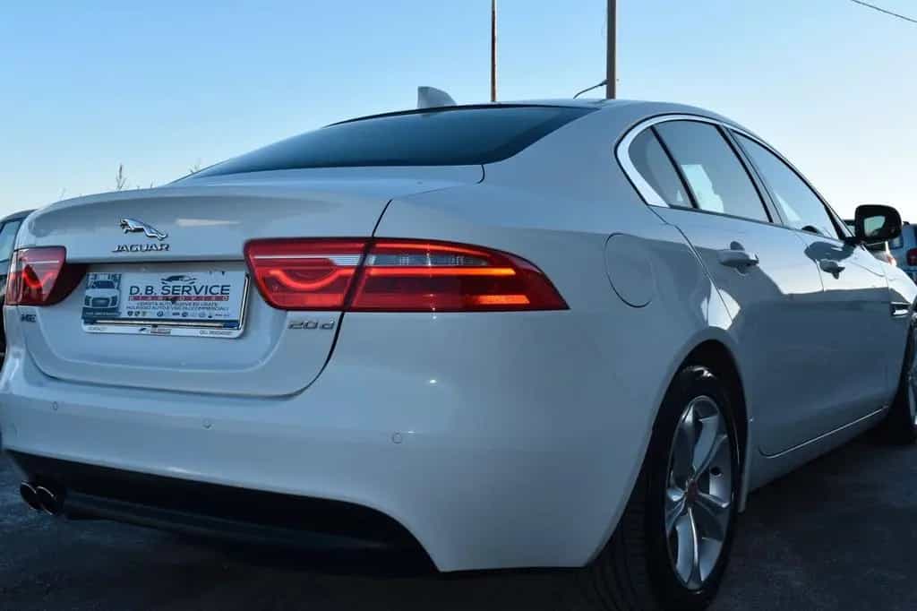 Jaguar XE 09/2016-photo-7