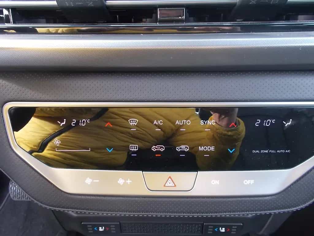 KGM Musso Grand 4WD Autom., Navi , LED, Leder 06/2025-photo-26