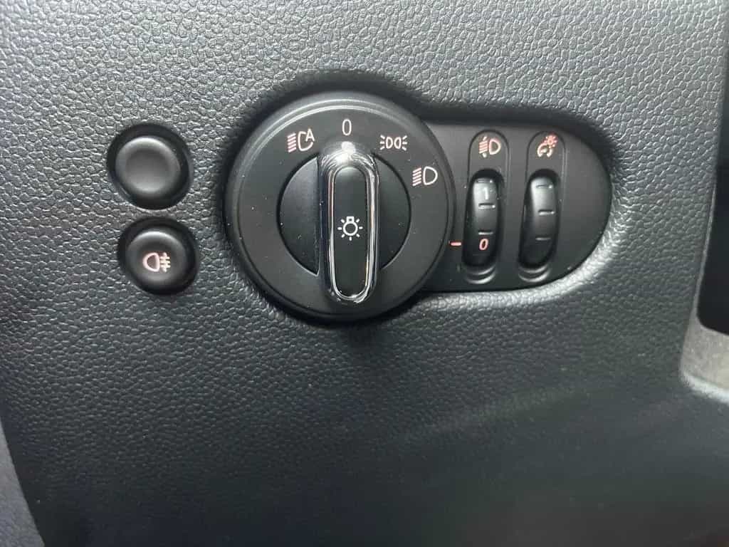 MINI Cooper 1.5 AUT Classic Trim LED NAVI SHZ RFK PDC 02/2023-photo-19