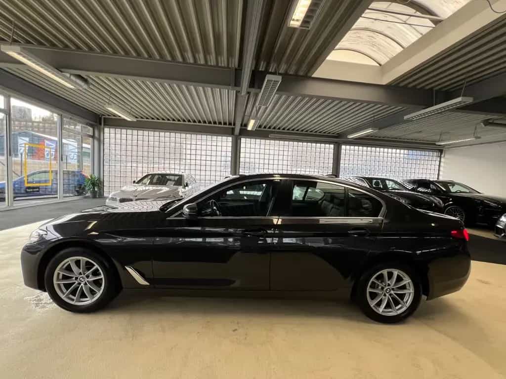 BMW 520 d Lim. Mild Hybrid *SITZHEIZUNG & BELÜFTUNG* 02/2022-photo-3