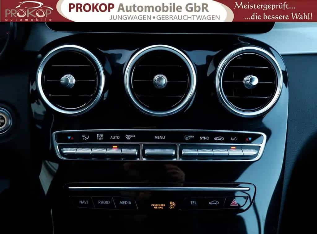 Mercedes-Benz C-Class 200 Cabrio 4Matic AMG-Line AIRSCARF Multibeam 07/2019-photo-43