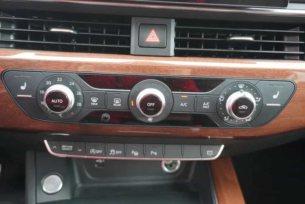 Audi A4 45 TFSI Avant quattro LED Navi Panorama 05/2021-photo-26
