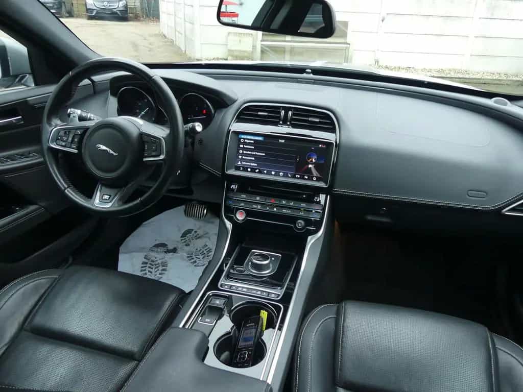 Jaguar XE 2.0 d R-Sport AWD PANO/XENON/KAM/MEMORY 02/2018-photo-2