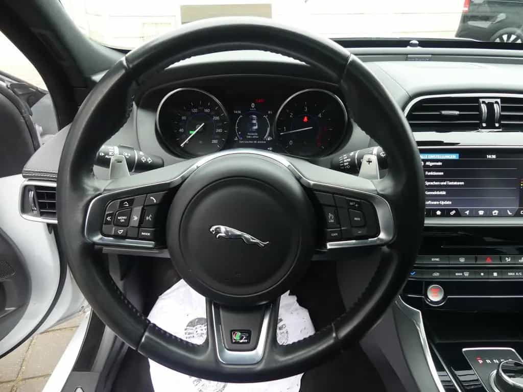 Jaguar XE 2.0 d R-Sport AWD PANO/XENON/KAM/MEMORY 02/2018-photo-21