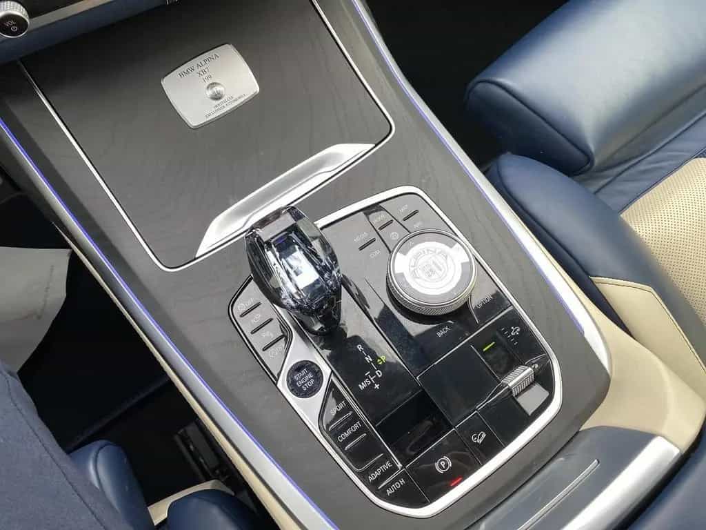 ALPINA XB7 6 Sitzer StandHZG AHK Pano B&W Lavalina II 10/2022-photo-12