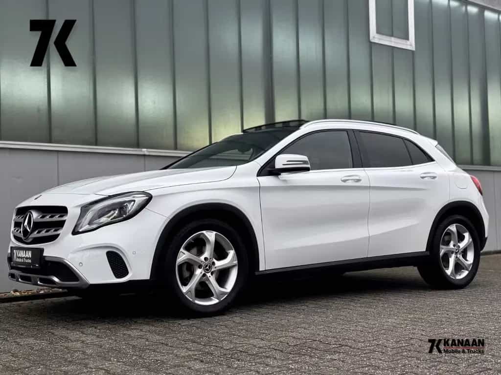 Mercedes-Benz GLA 180 Urban *PANORAMA|LED|NAVI|CAM* 11/2018-photo-0