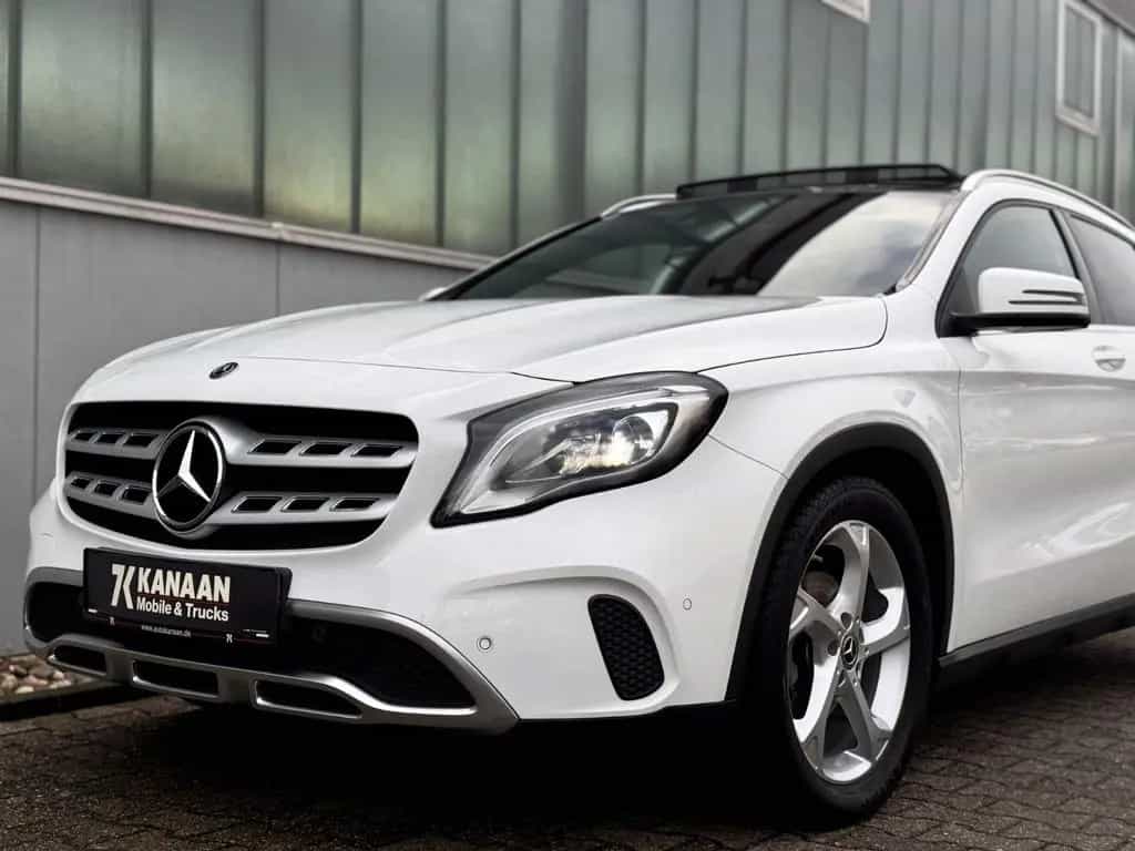 Mercedes-Benz GLA 180 Urban *PANORAMA|LED|NAVI|CAM* 11/2018-photo-1