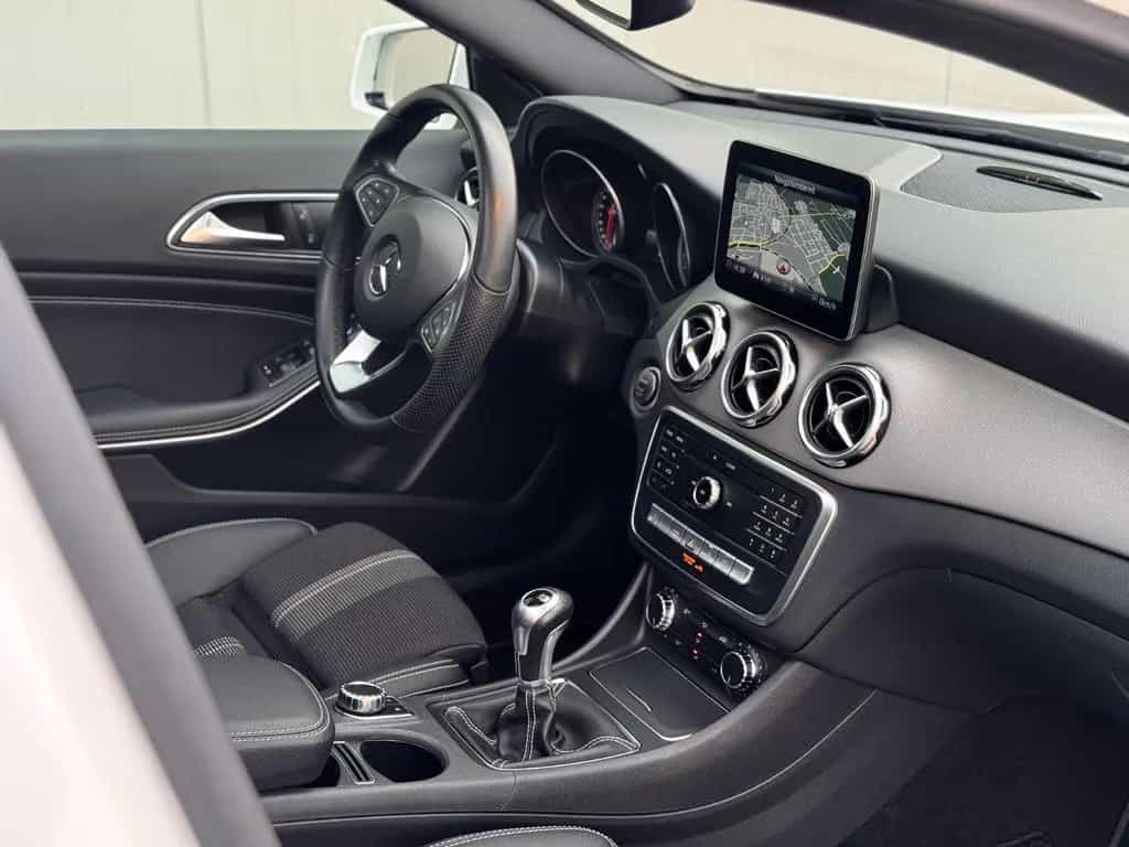 Mercedes-Benz GLA 180 Urban *PANORAMA|LED|NAVI|CAM* 11/2018-photo-16