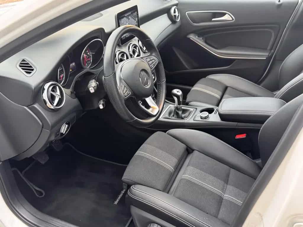Mercedes-Benz GLA 180 Urban *PANORAMA|LED|NAVI|CAM* 11/2018-photo-22