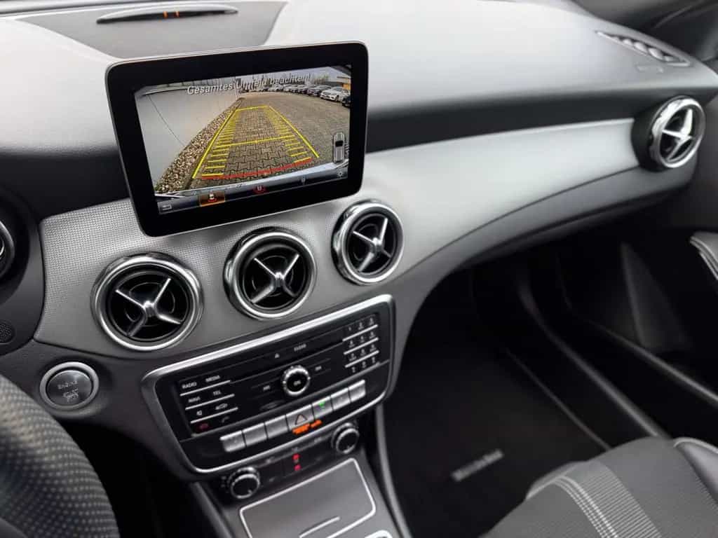 Mercedes-Benz GLA 180 Urban *PANORAMA|LED|NAVI|CAM* 11/2018-photo-24