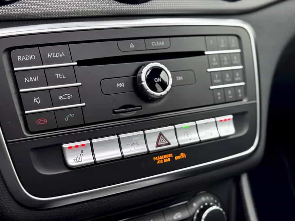 Mercedes-Benz GLA 180 Urban *PANORAMA|LED|NAVI|CAM* 11/2018-photo-25