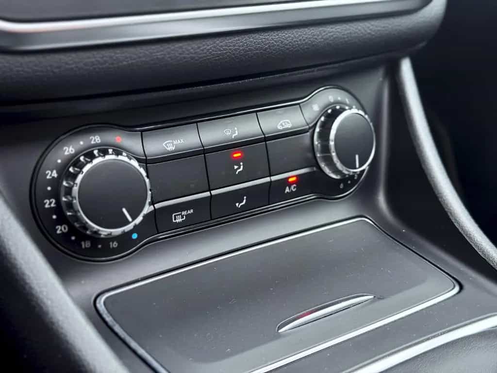 Mercedes-Benz GLA 180 Urban *PANORAMA|LED|NAVI|CAM* 11/2018-photo-26