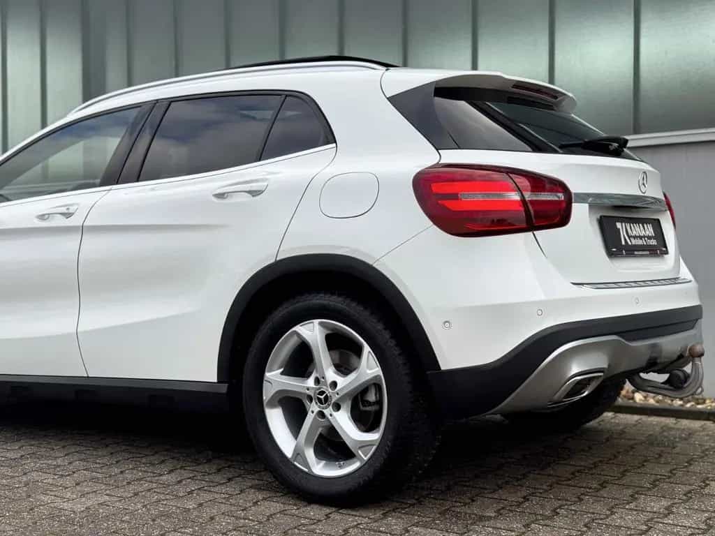 Mercedes-Benz GLA 180 Urban *PANORAMA|LED|NAVI|CAM* 11/2018-photo-3