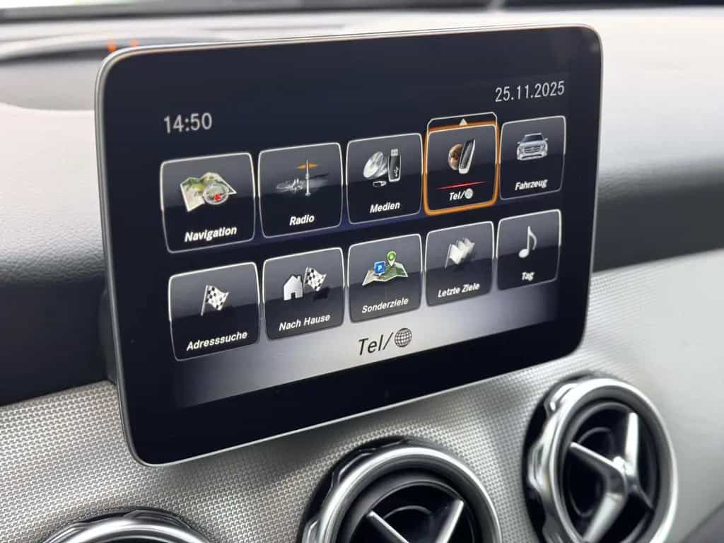 Mercedes-Benz GLA 180 Urban *PANORAMA|LED|NAVI|CAM* 11/2018-photo-32