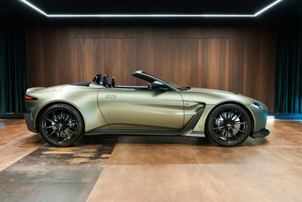 Aston Martin V12 Vantage - no 121/249 07/2023-photo-0