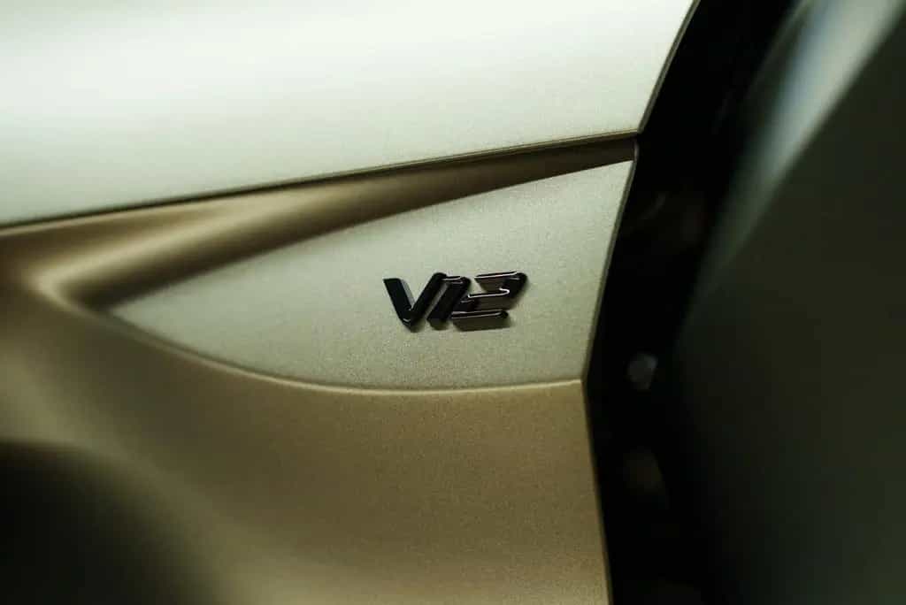 Aston Martin V12 Vantage - no 121/249 07/2023-photo-17