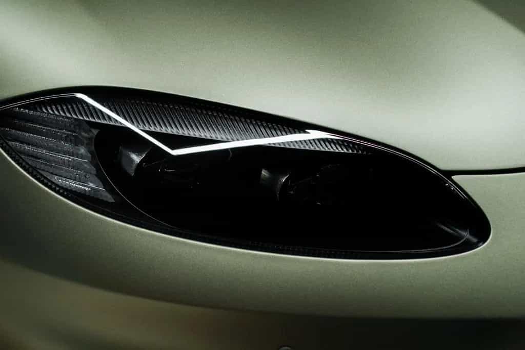 Aston Martin V12 Vantage - no 121/249 07/2023-photo-19