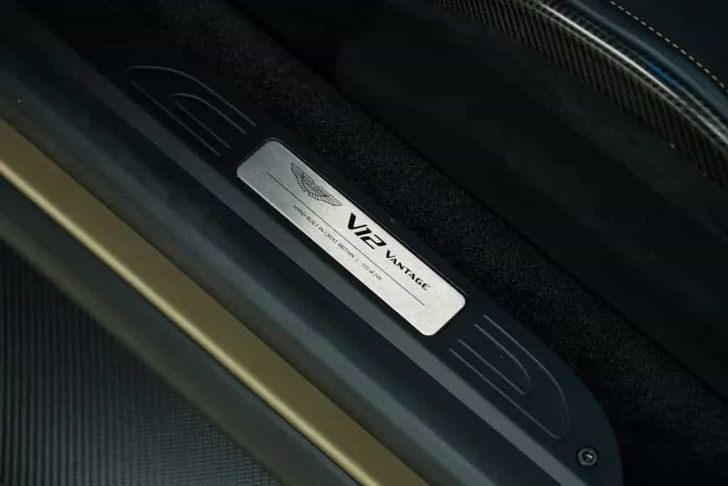 Aston Martin V12 Vantage - no 121/249 07/2023-photo-6