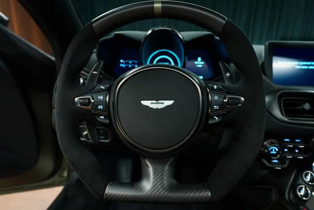 Aston Martin V12 Vantage - no 121/249 07/2023-photo-9