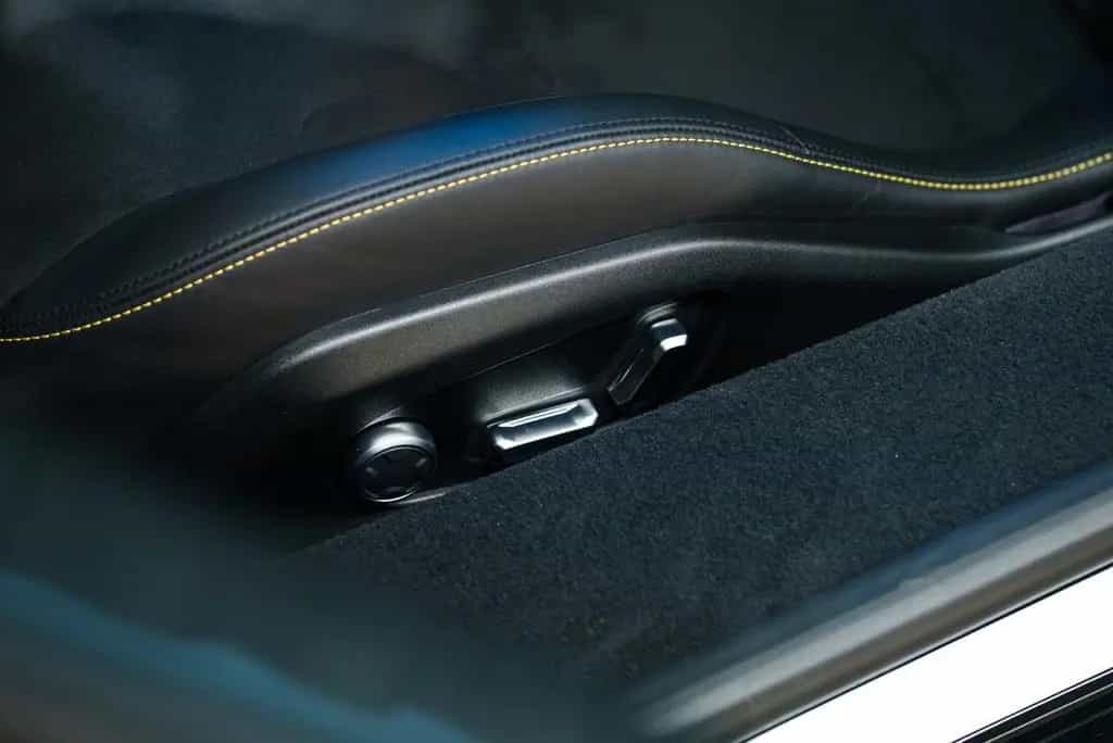 Lotus Emira 2,0 I4 AUT 08/2024-photo-14