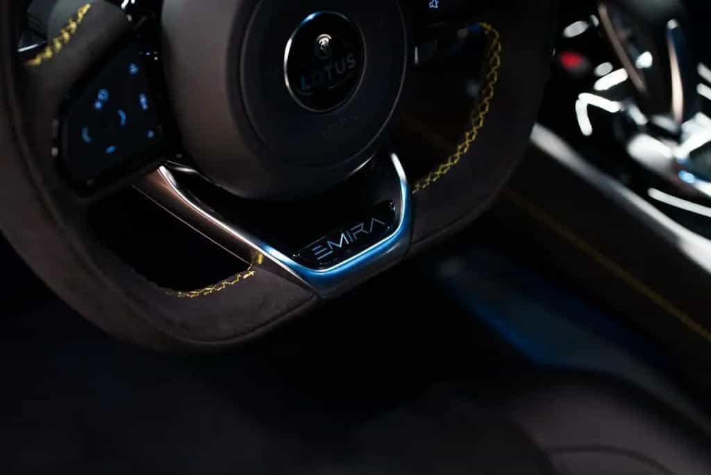 Lotus Emira 2,0 I4 AUT 08/2024-photo-15