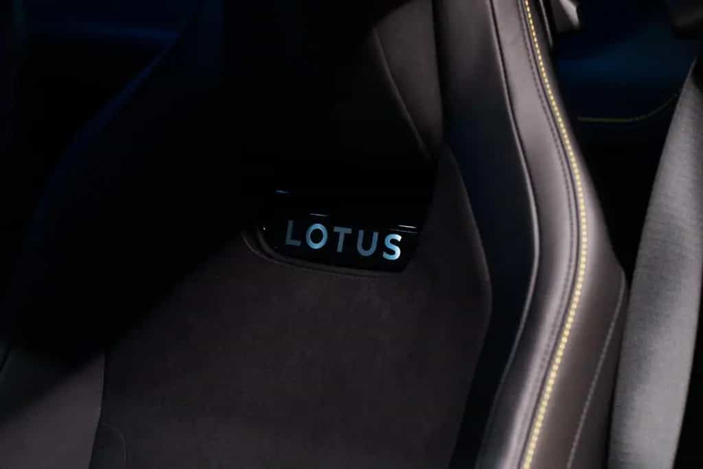 Lotus Emira 2,0 I4 AUT 08/2024-photo-17