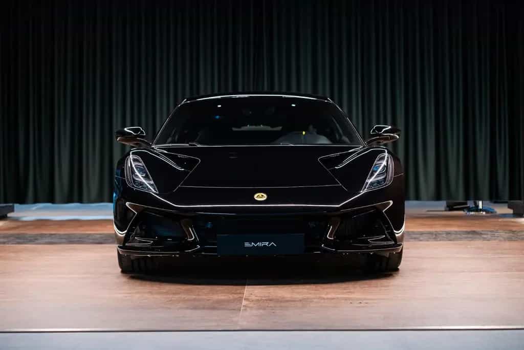 Lotus Emira 2,0 I4 AUT 08/2024-photo-3