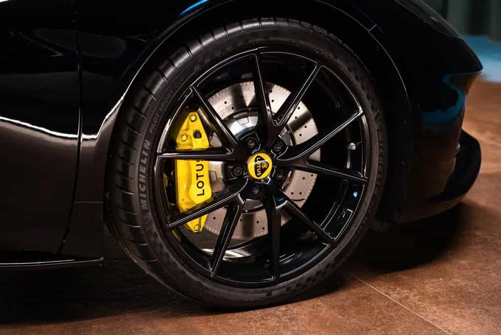 Lotus Emira 2,0 I4 AUT 08/2024-photo-8