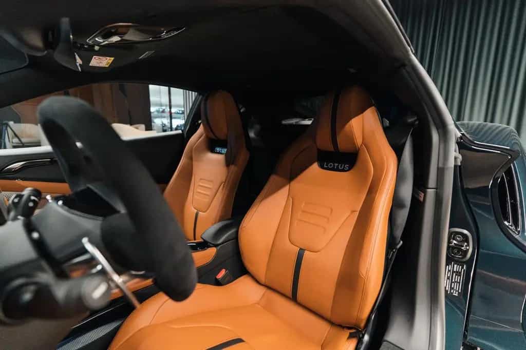 Lotus Emira 3,5 V6 First Edition 03/2024-photo-19