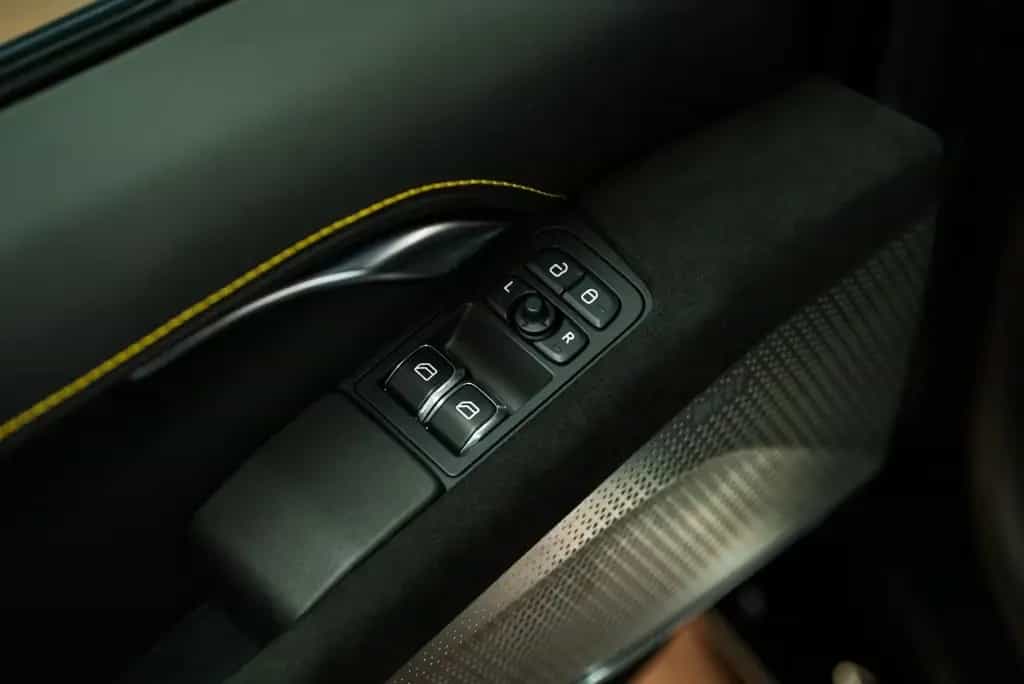 Lotus Emira I4 AUT 08/2024-photo-23