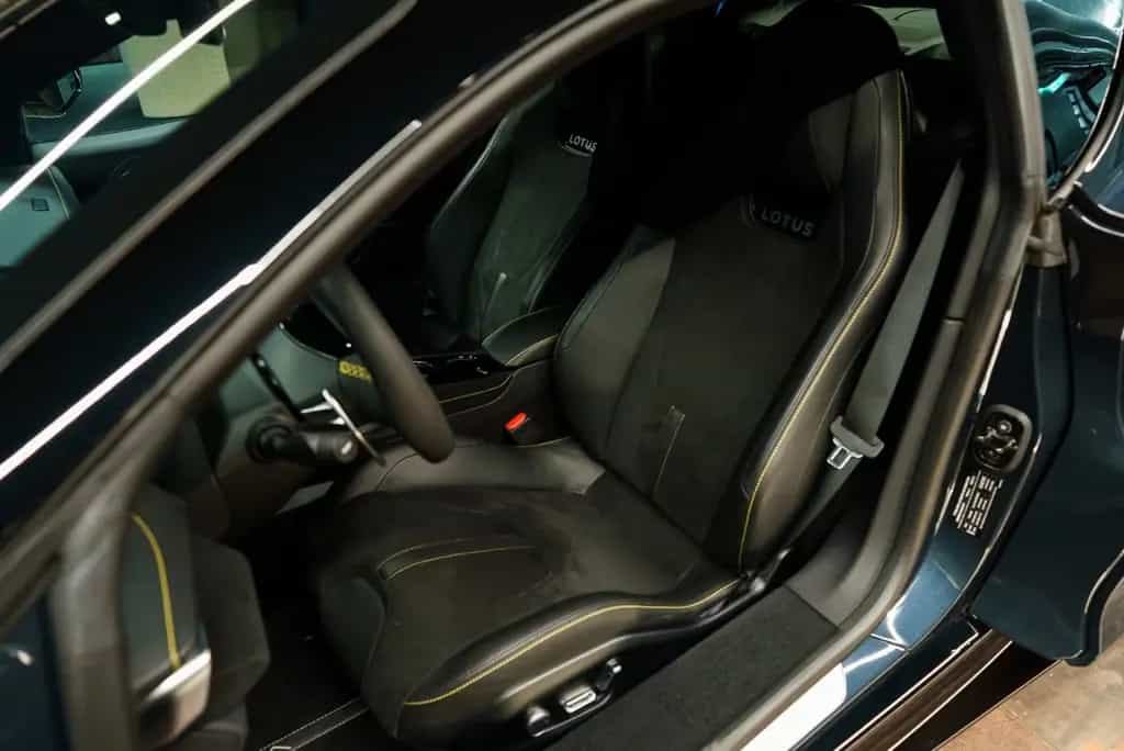 Lotus Emira I4 AUT 08/2024-photo-24