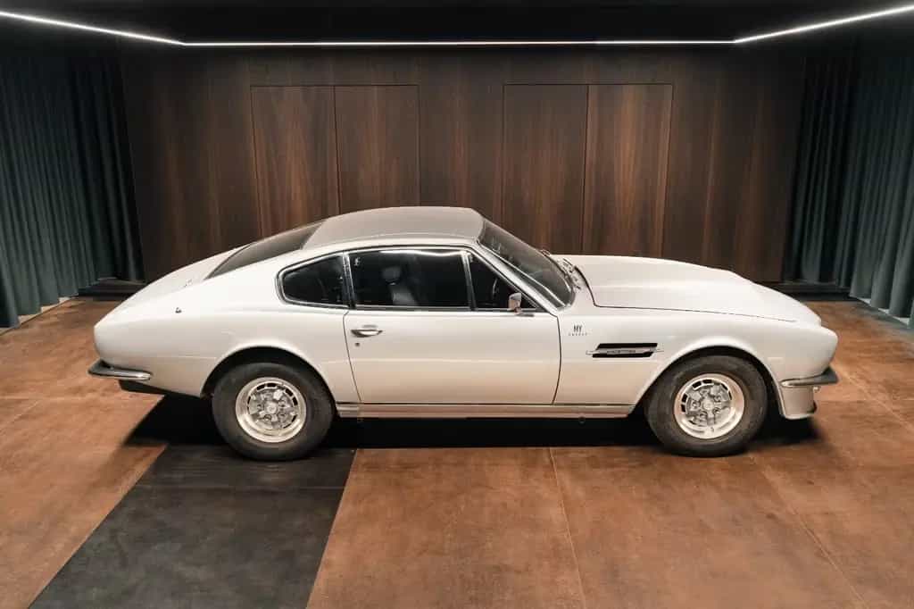 Aston Martin V8 Vantage 12/1973-photo-1