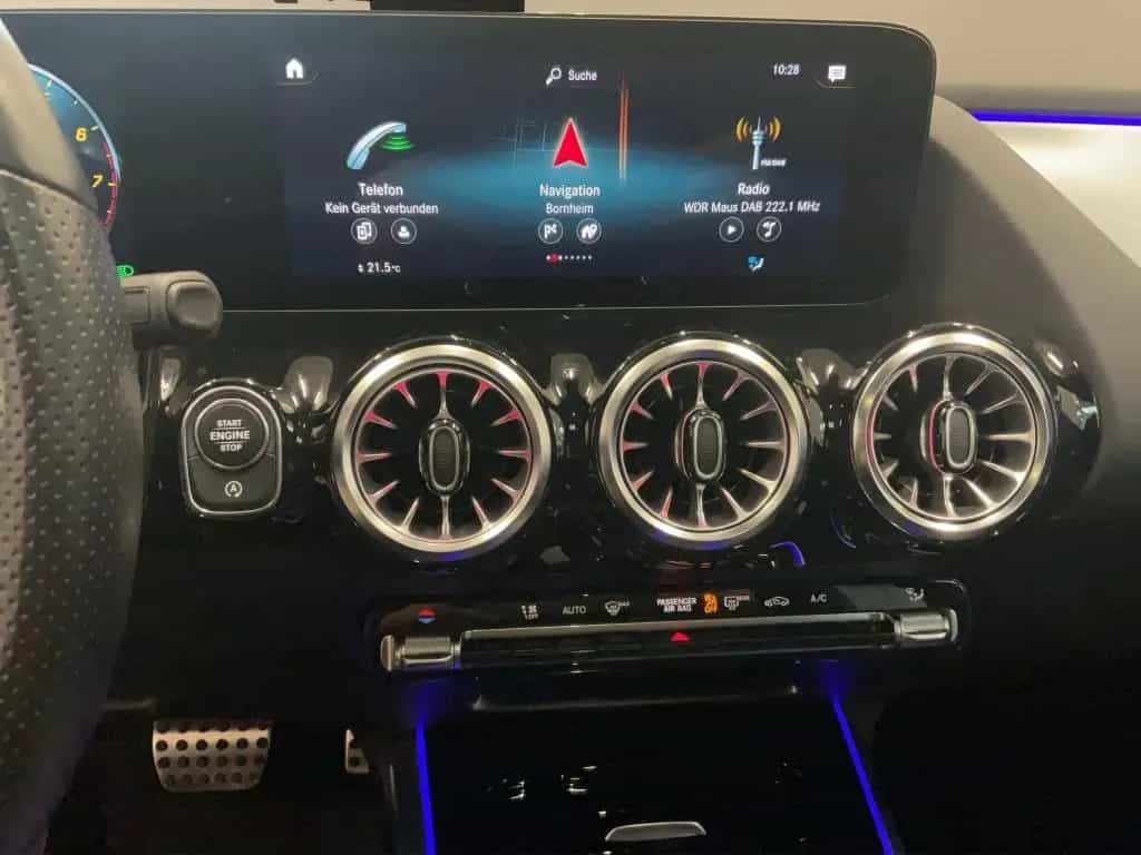 Mercedes-Benz GLA-Class 250 4M AMG PANORAMA SPURPAKET PDC KAMERA LED 01/2022-photo-10