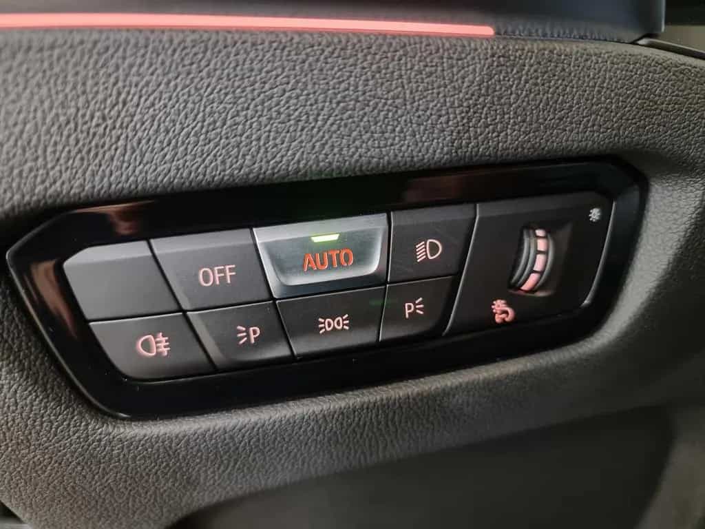 BMW 320 d Sport Line LED ACC AHK Navi Hifi T-Leder 10/2021-photo-17