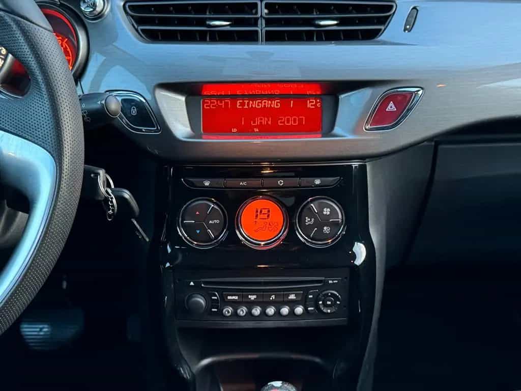 Citroën C3 1.6 Exclusive*Aut*Klima*PDC*Temp*TÜV NEU* 07/2012-photo-15