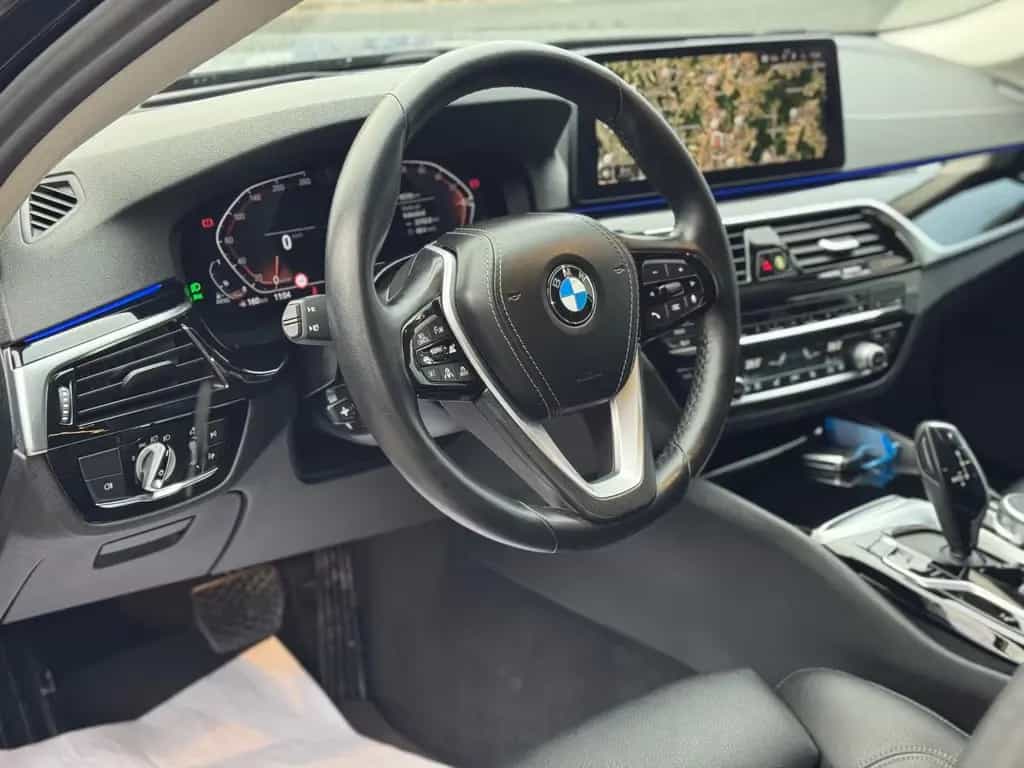 BMW 520 d Touring xDrive Laser HUD DriAssPro Dakota A 06/2022-photo-10