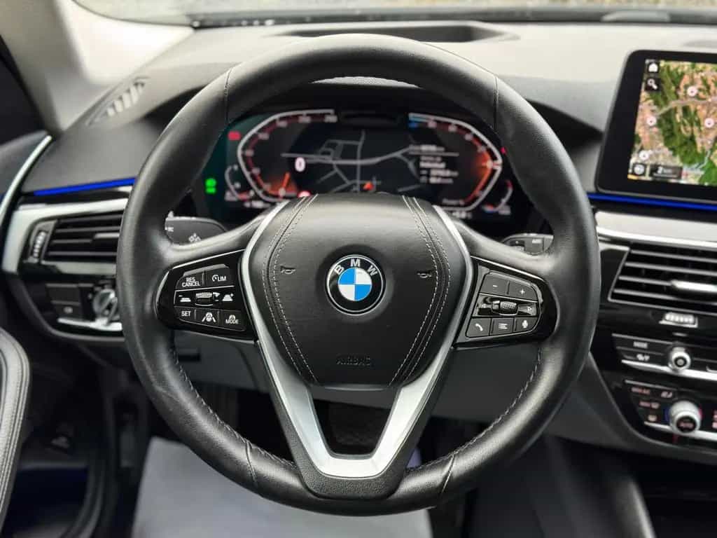 BMW 520 d Touring xDrive Laser HUD DriAssPro Dakota A 06/2022-photo-15