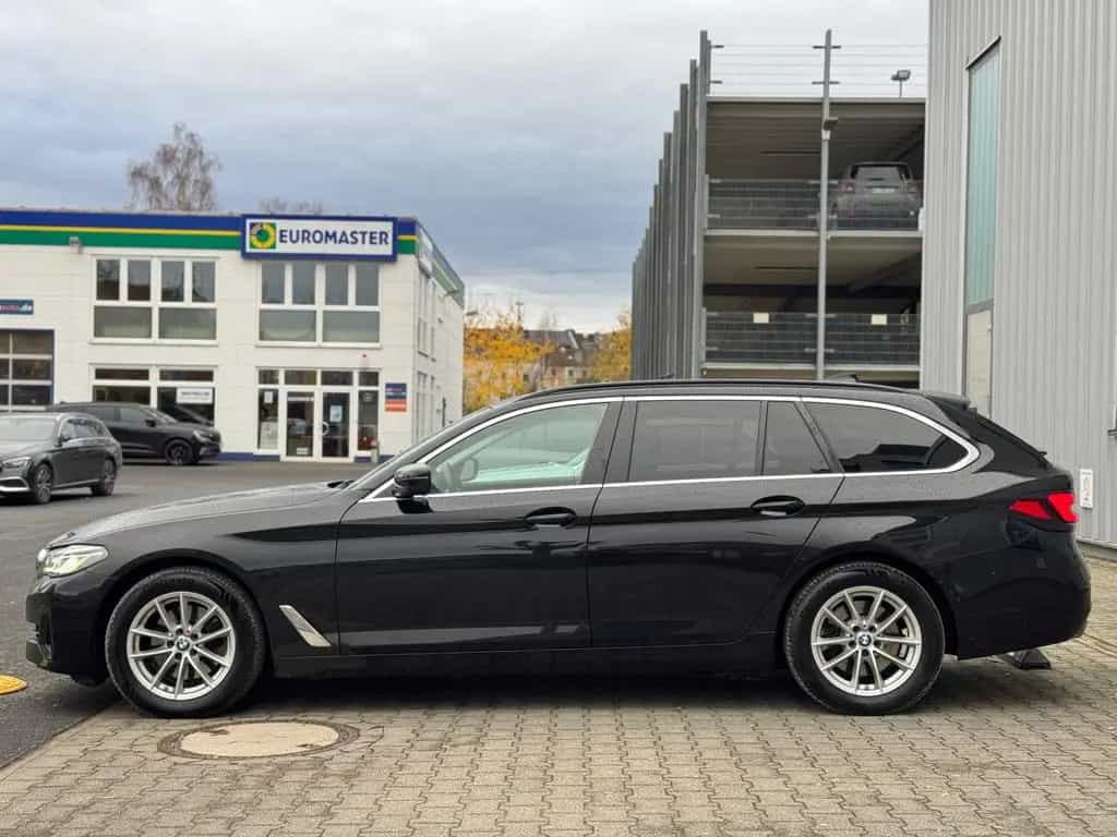 BMW 520 d Touring xDrive Laser HUD DriAssPro Dakota A 06/2022-photo-5