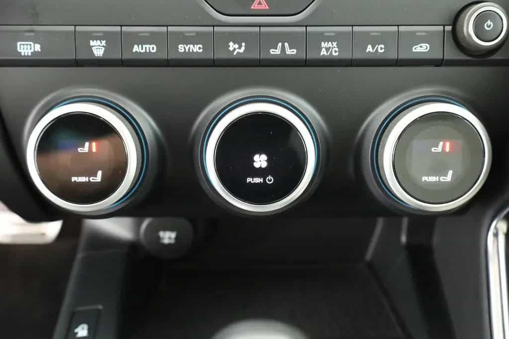 Jaguar E-Pace 2.0 R-Dynamic SE AWD LED Kamera AHK Leder 10/2019-photo-11