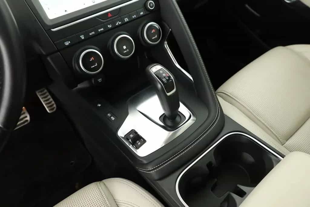 Jaguar E-Pace 2.0 R-Dynamic SE AWD LED Kamera AHK Leder 10/2019-photo-13