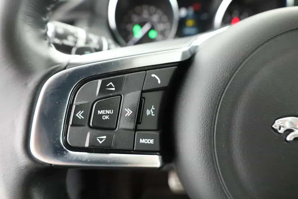 Jaguar E-Pace 2.0 R-Dynamic SE AWD LED Kamera AHK Leder 10/2019-photo-15