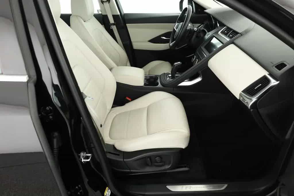 Jaguar E-Pace 2.0 R-Dynamic SE AWD LED Kamera AHK Leder 10/2019-photo-23