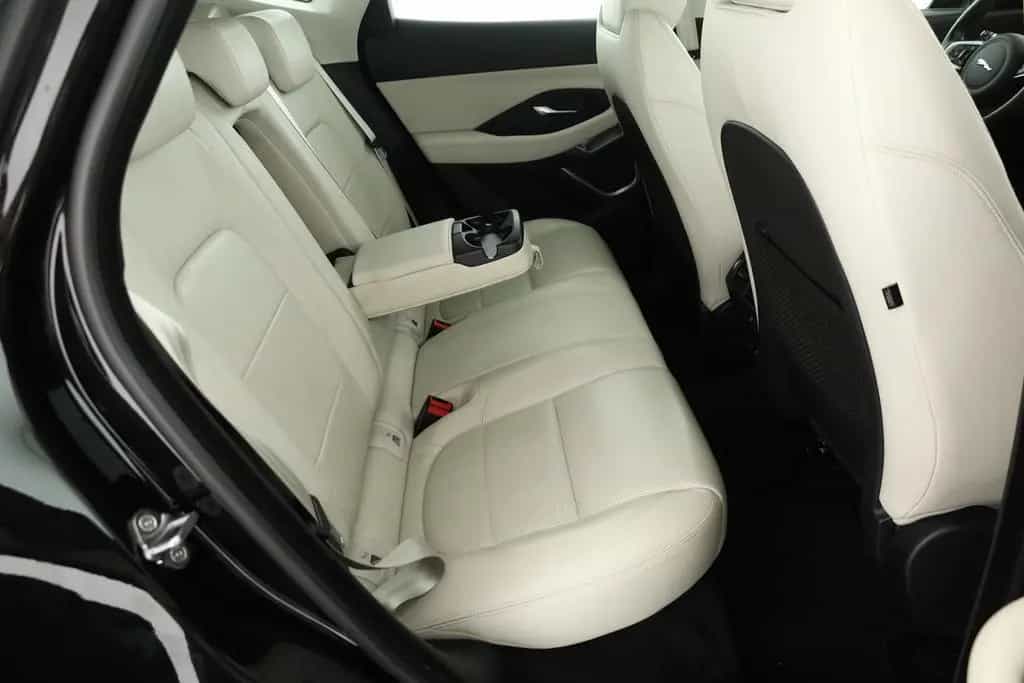 Jaguar E-Pace 2.0 R-Dynamic SE AWD LED Kamera AHK Leder 10/2019-photo-24